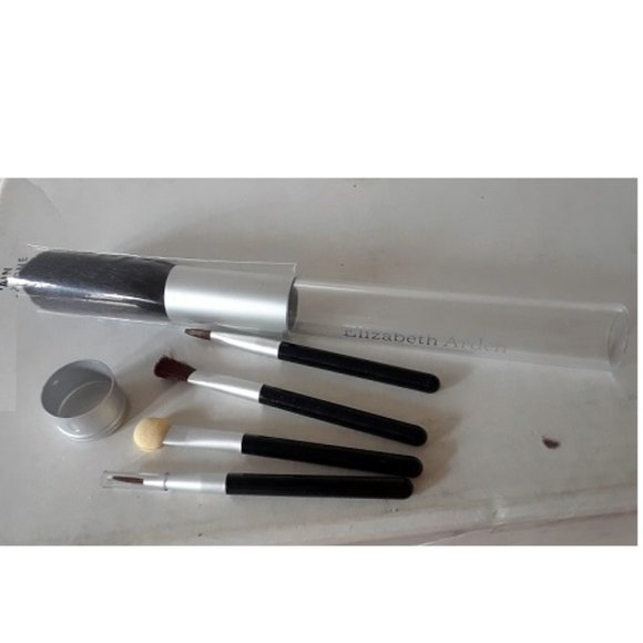 Elizabeth Arden 5-in-1 brushes travel set - Picture 2 of 2